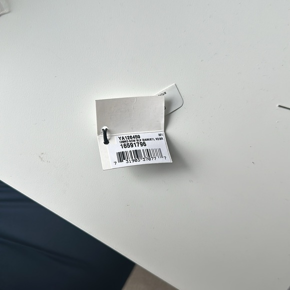 Gucci watch. Silver. Comes with the additional links, booklet and box - Picture 6 of 8